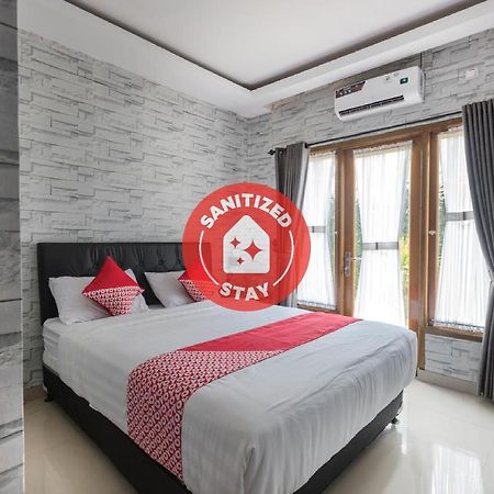 OYO 1769 Mahayun Guest House Syariah Bekasi Bagian luar foto