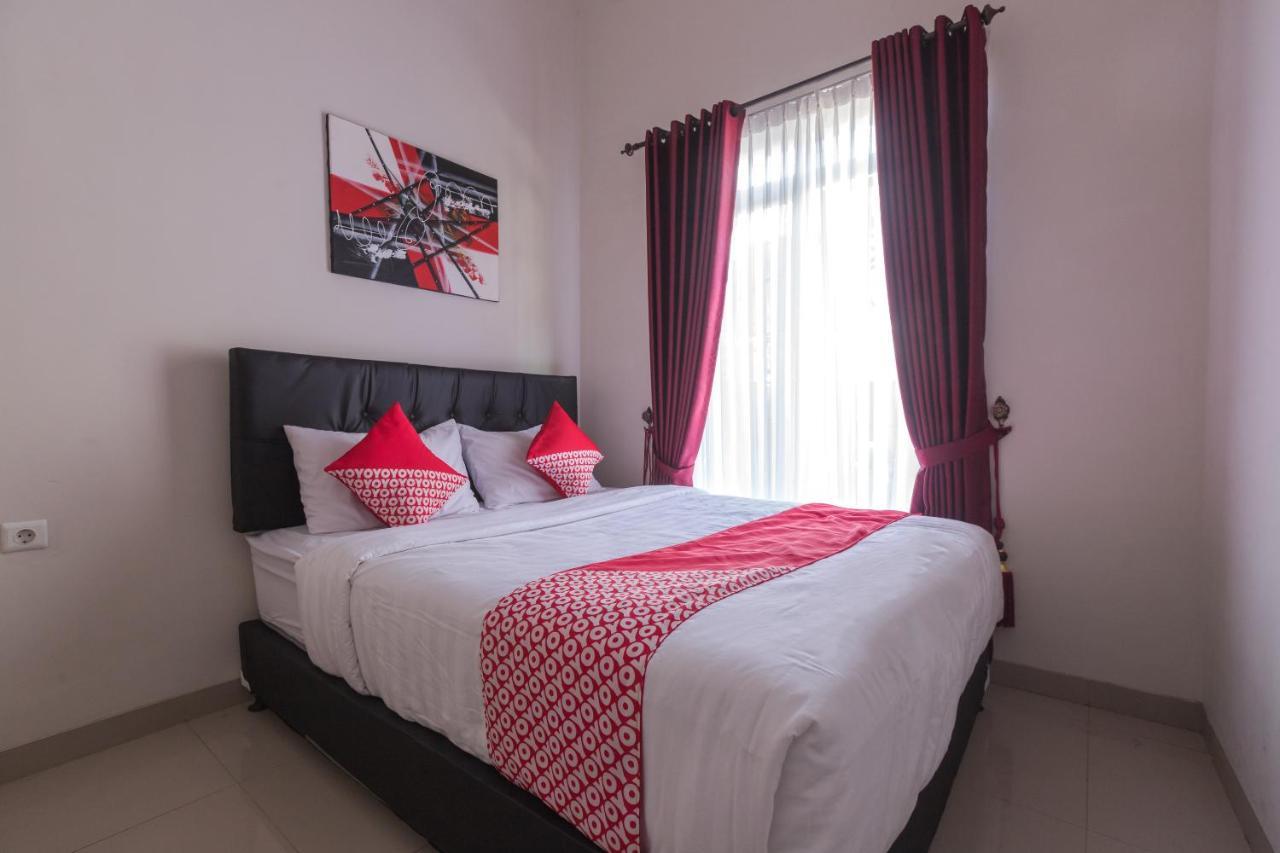 OYO 1769 Mahayun Guest House Syariah Bekasi Bagian luar foto