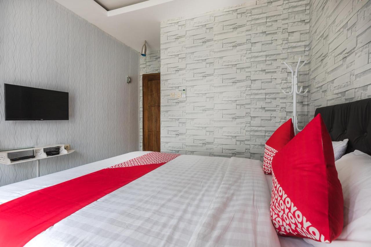 OYO 1769 Mahayun Guest House Syariah Bekasi Bagian luar foto